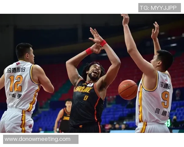 深圳马可波罗新援马库斯展现神勇表现，帮助球队获胜