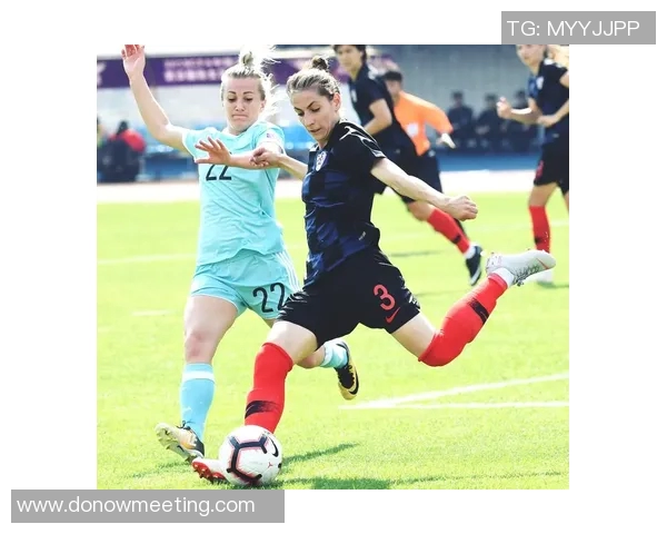 美国女足与俄罗斯女足激战正酣谁将赢得这场国际友谊赛的胜利