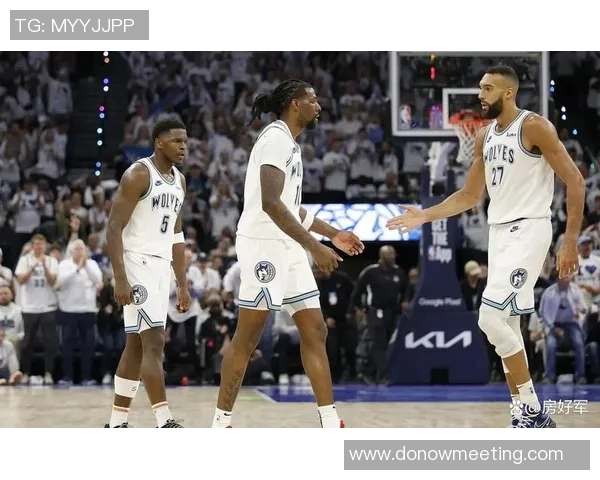 魔术队与森林狼在赛场上爆发激烈斗殴引发球迷热议和媒体关注