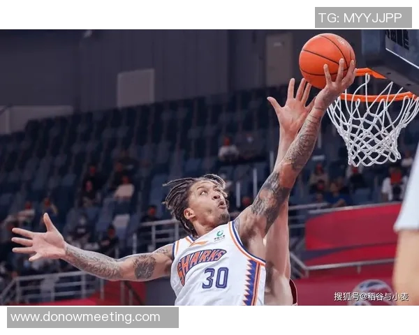 迈克尔比斯利的篮球传奇与人生起伏：从天才少年到职业生涯的挑战与反思