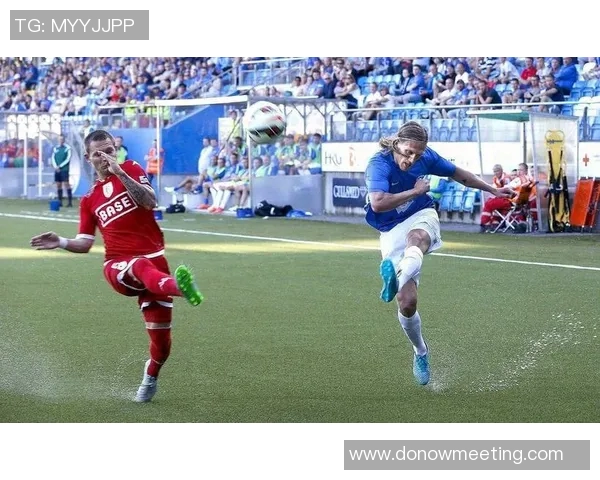 海于格松与桑的对决分析及其在现代足球战术中的启示 海于格松与桑的对决分析及其在现代足球战术中的启示